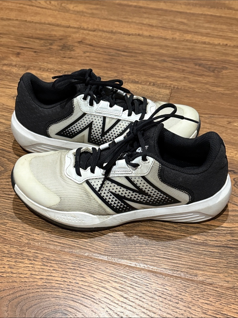 New Balance 696v6 tennis shoes size 8